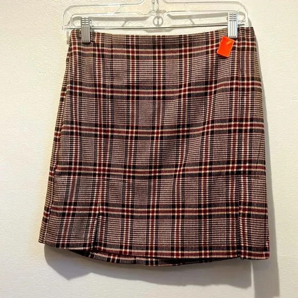 Plaid cute Love on a hanger juniors 9 mini skirt with little slits - Picture 6 of 6